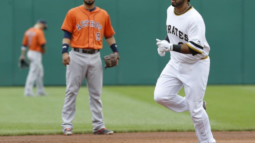 Álvarez y Ozuna dan batazos del triunfo Álvarez y Ozuna dan batazos del triunfo