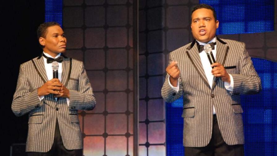 Raymond y Miguel van al Teatro Cibao