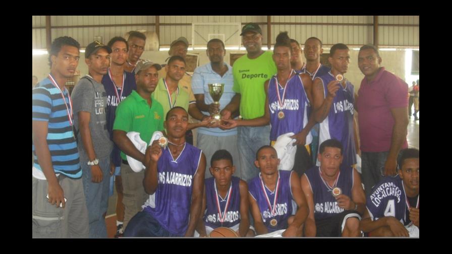 Los Alcarrizos campeón torneo baloncesto intermunicipal