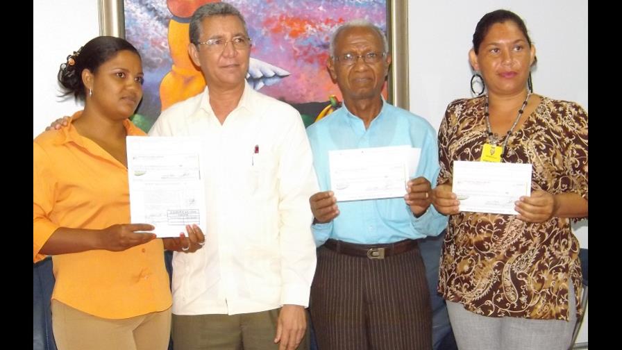 El Feda entrega 5.7 millones de pesos a productores de Barahona