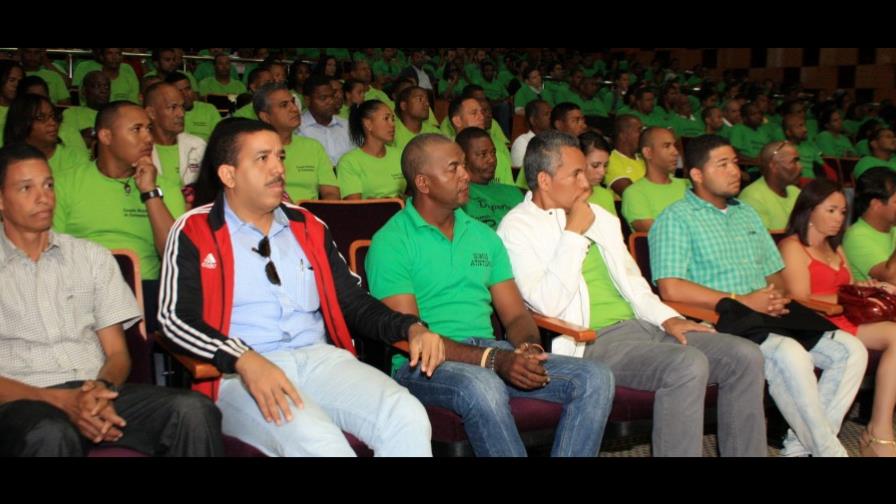 UNAPEC gradúa monitores deportivos