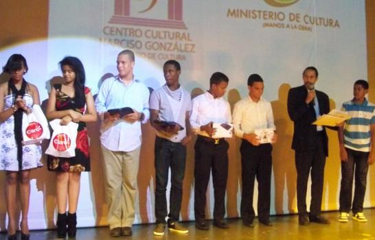 Premian a los ganadores del Rally Histórico por la Democracia Premian a los ganadores del Rally Histórico por la Democracia