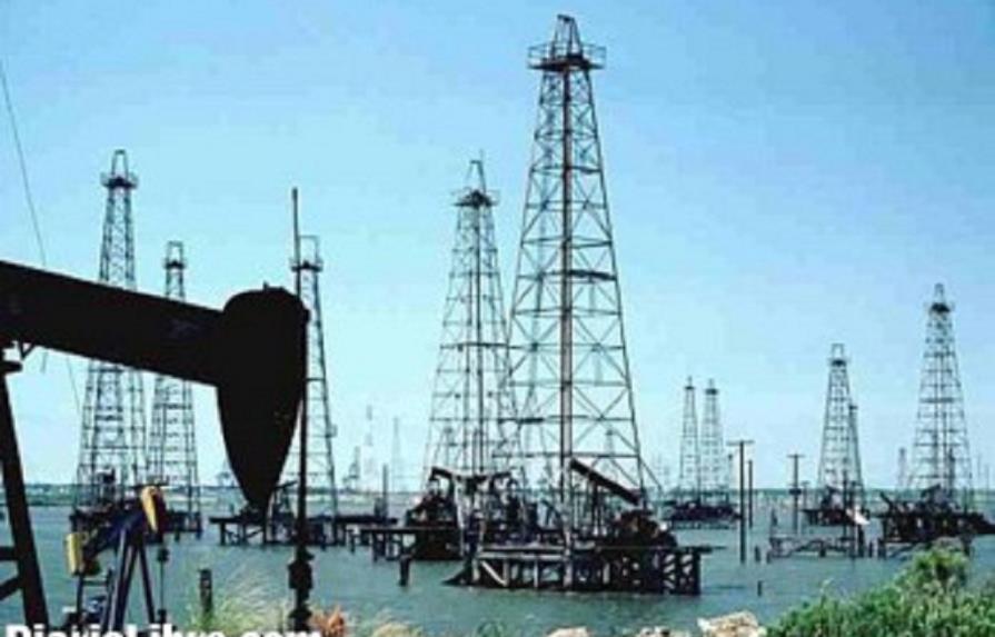 El crudo de Texas baja el 1,99 % y cierra en 104,96 dólares el barril