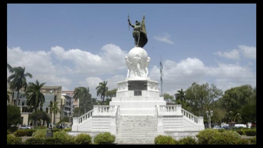 El Príncipe homenajea a Núñez de Balboa ante estatua regalo de Alfonso XIII