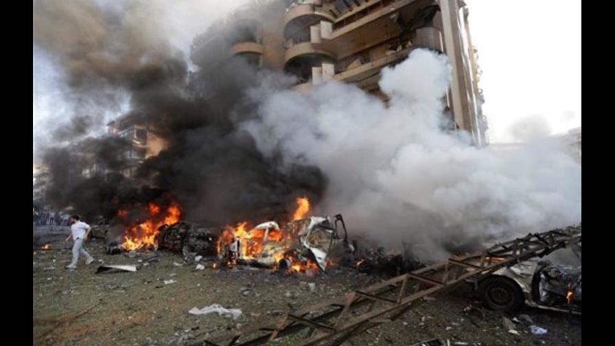Ataques suicidas frente a embajada de Irán en Beirut matan a 23