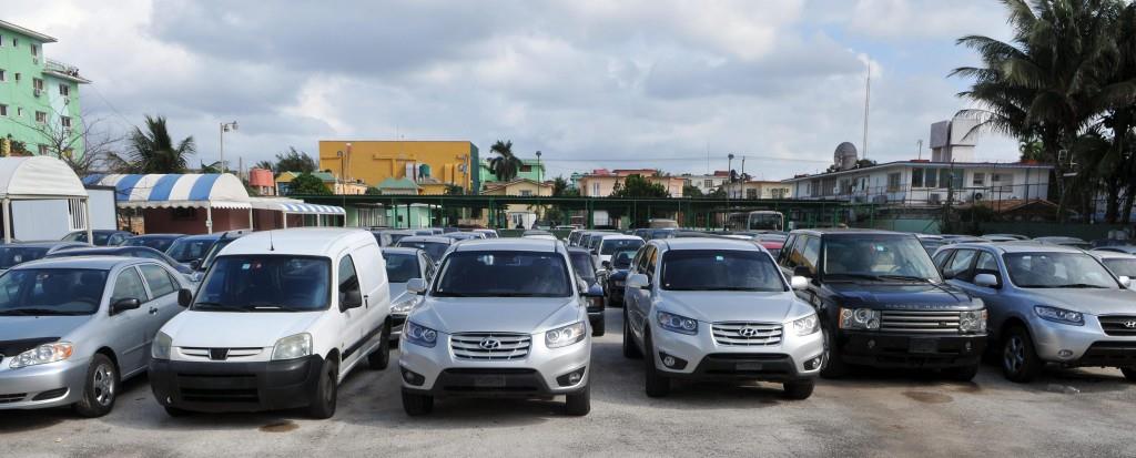 Cuba da otro paso en sus reformas y flexibiliza la venta minorista de autos