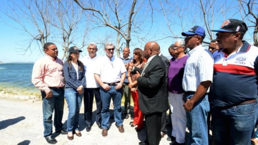 Inspeccionan las zonas afectadas por Lago Enriquillo