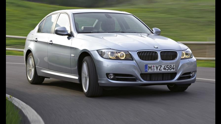 BMW llama a revisión 750,000 autos por problemas con suministro de corriente