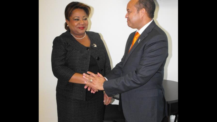Ministra de salud haitiana visita Hospital Ney Arias Lora