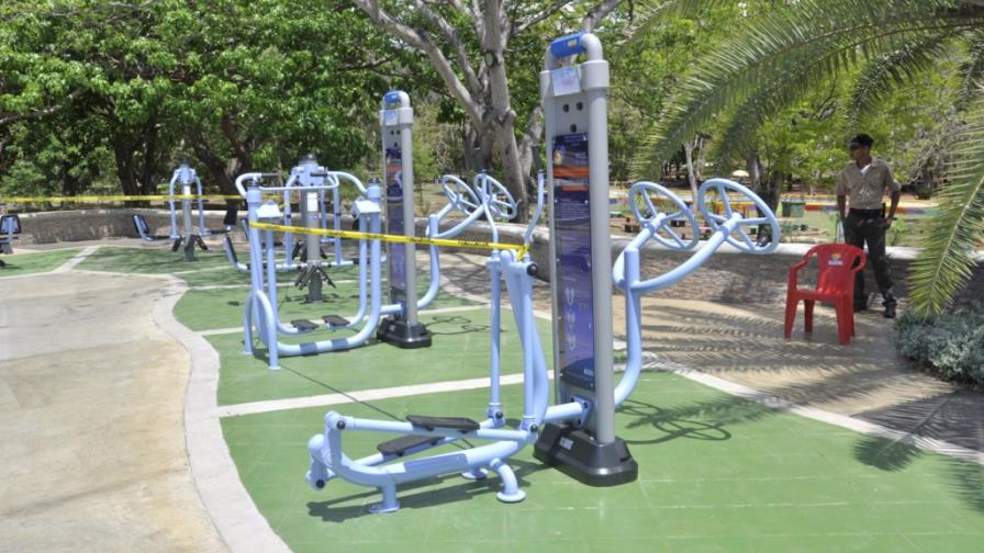 Roberto inaugura moderno gimnasio en Parque Mirador Sur