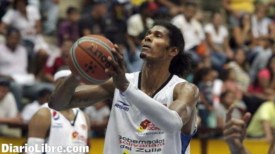 Edward Santana brilla en Venezuela