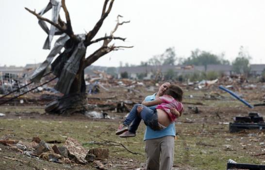 Agresivo tornado propaga el luto en Oklahoma