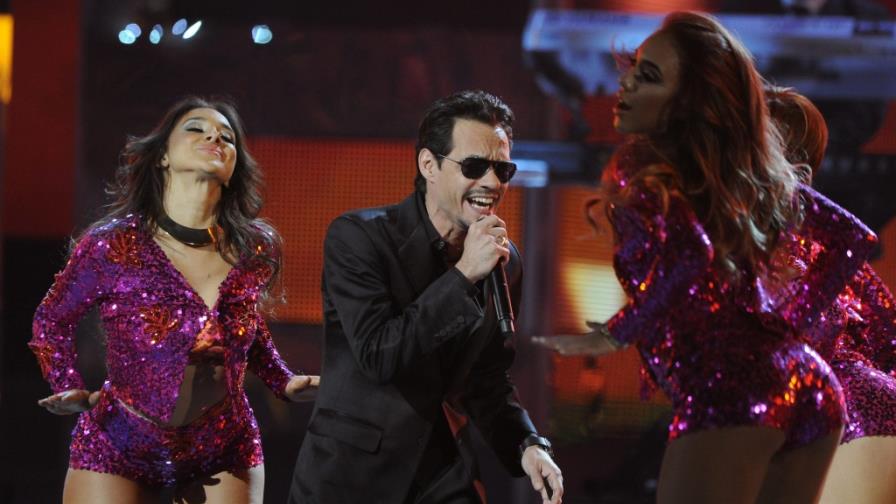 Marc Anthony intenta abandonar el puerto de Veracruz sin pasar por aduana