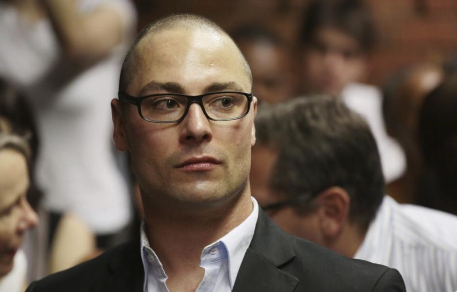 El hermano de Oscar Pistorius, absuelto del cargo de homicidio culpable