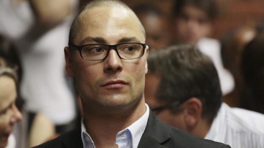 El hermano de Oscar Pistorius, absuelto del cargo de homicidio culpable