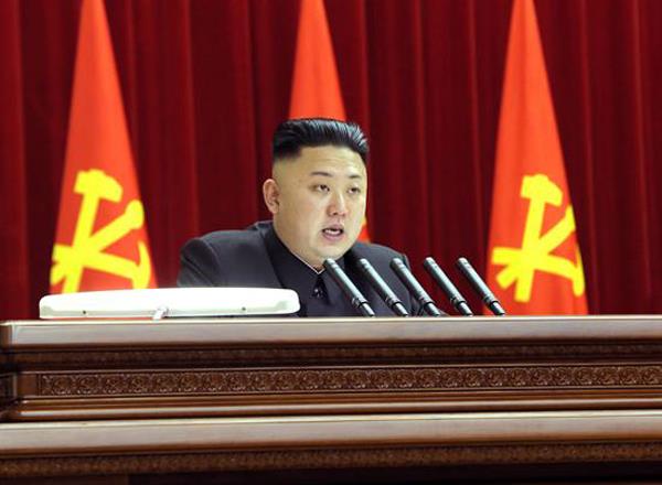 Kim Jong-un visita una unidad militar tras el lanzamiento de misiles