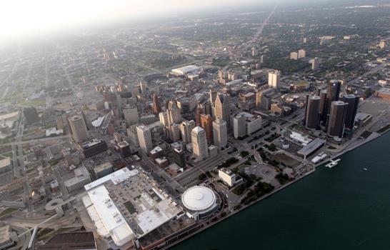 Detroit, la historia de un círculo vicioso que acabó con la capital del motor