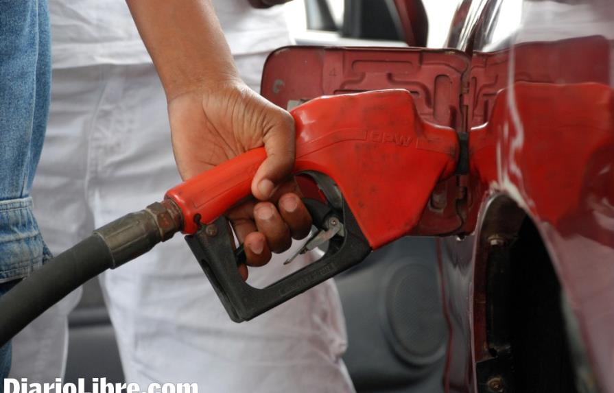 Usuarios pagan extra RD$124.77 por galón de gasolina premium