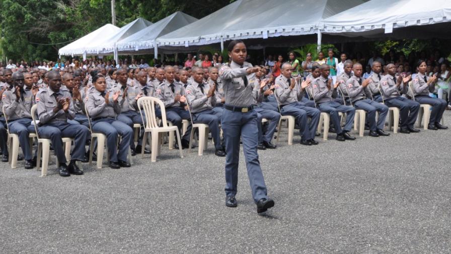 Gradúan 585 nuevos agentes policiales