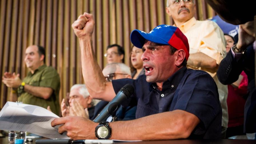 Capriles convoca a marcha contra Maduro