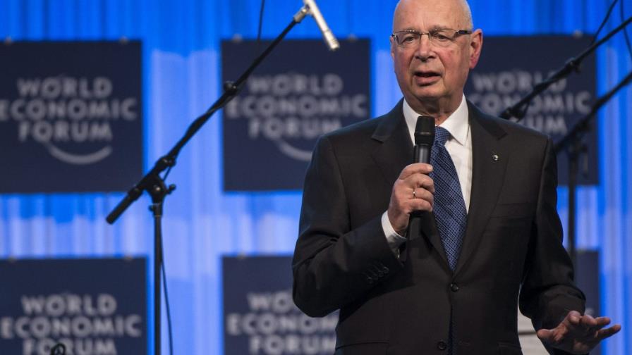 Fundador del WEF aún ve riesgos en la economía mundial
