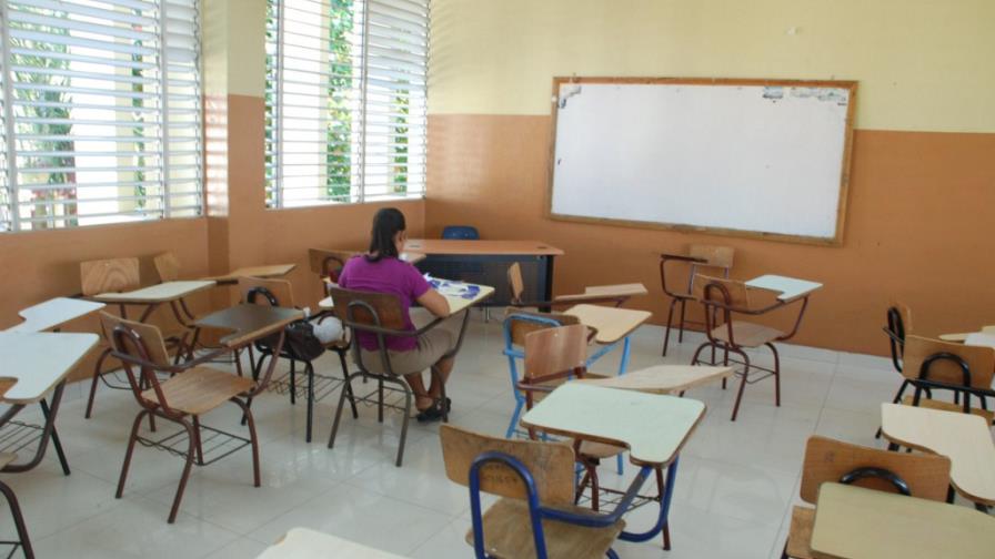 Termina paro de docentes en la UASD; sigue empleados