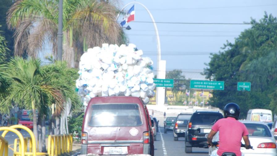 Una guagua con moña