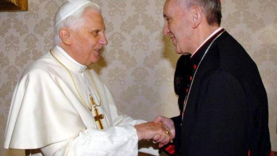 El papa Francisco se reunirá mañana por primera vez con Benedicto XVI