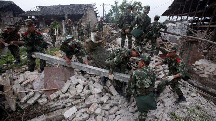 Más de 2.300 réplicas complican las tareas de rescate