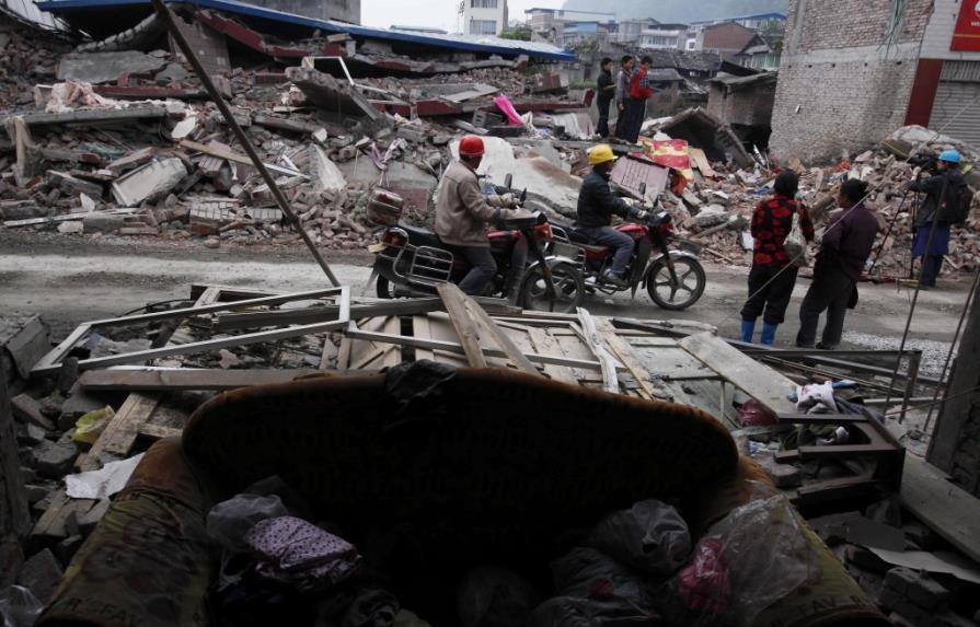 Más de 2.300 réplicas complican las tareas de rescate tras terremoto en China