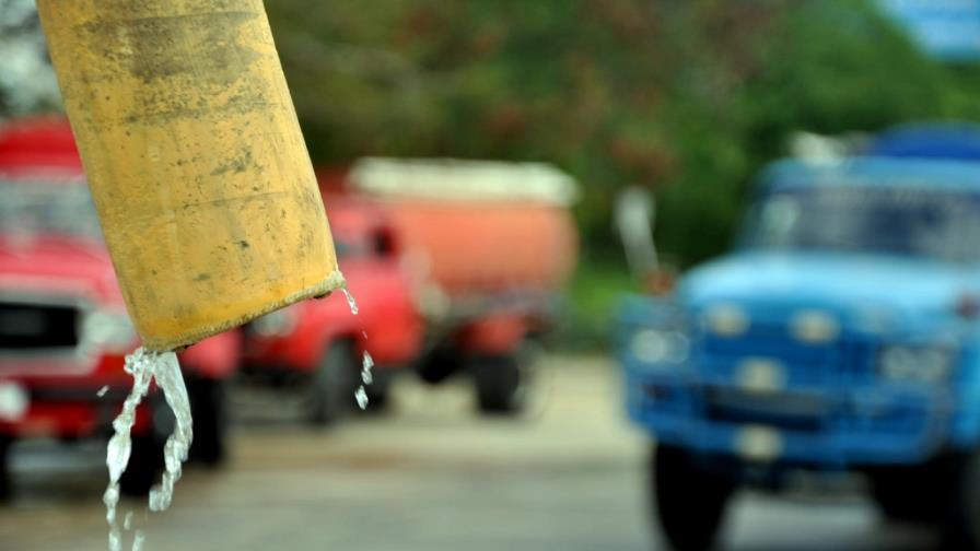 Apagones y escasez de agua tienen al garete a Santiago Apagones y escasez de agua tienen al garete a Santiago