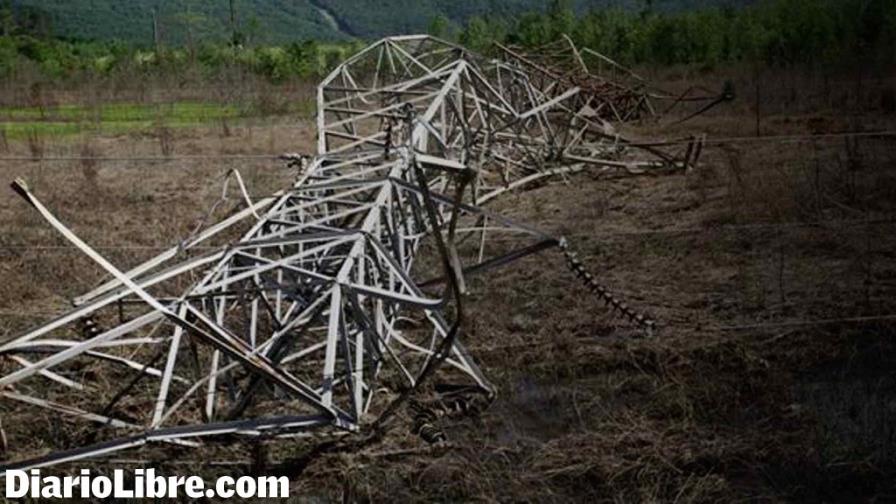 Tornado provocó daños torre eléctrica Navarrete