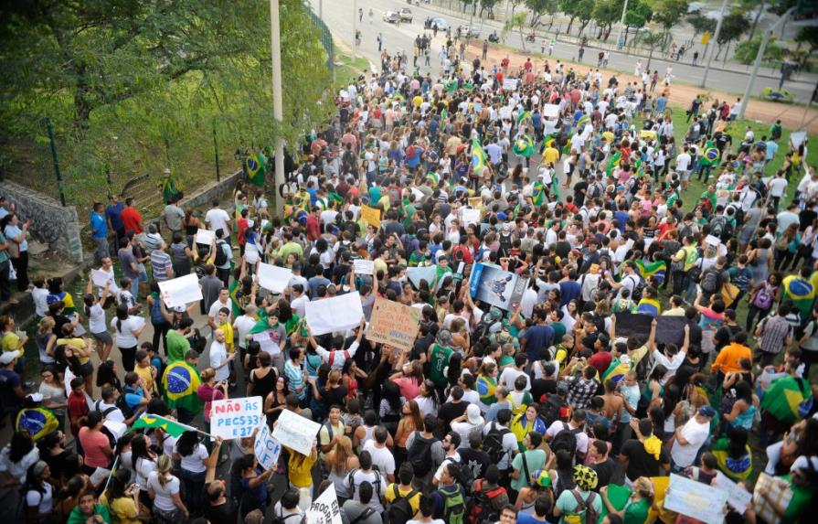 Facebook y los movimientos estudiantiles, líderes de las protestas en Brasil