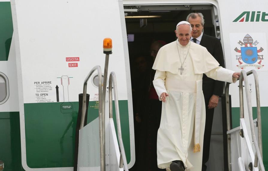 Policía detona bomba casera en baño de santuario que visitará el papa