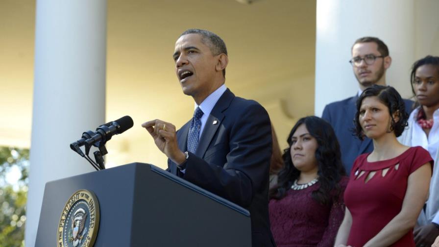 Obama interrumpe su discurso sobre sanidad para atender a una mujer desmayada