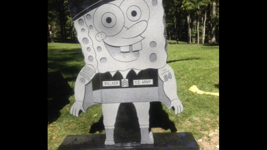 Quitan lápida de militar con imagen de Bob Esponja