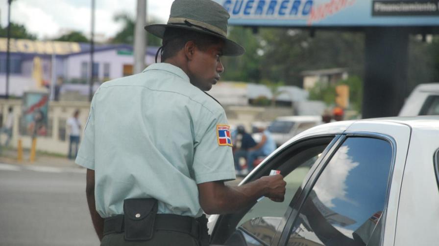 No darán el papel de buena conducta a los multados por violar la ley de tránsito
