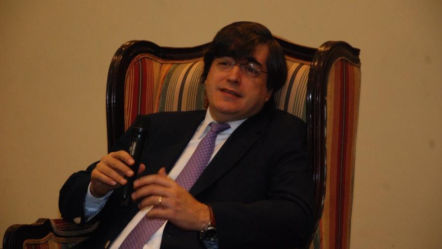 No es fácil ser bisexual. He tratado con mucha perseverancia ser gay