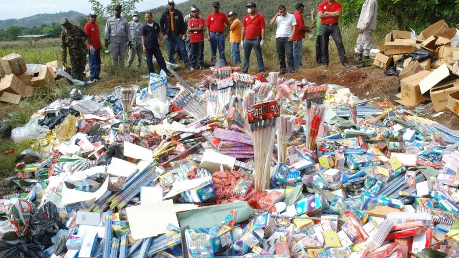 MIP incinera 2.4 millones de fuegos artificiales incautados en el fin de año