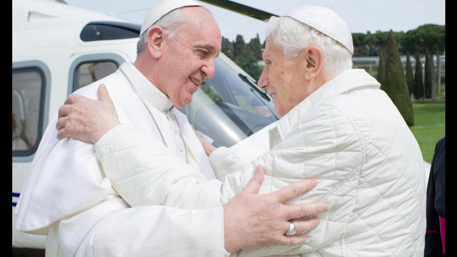 Francisco llegó a Castel Gandolfo para reunirse con Benedicto XVI