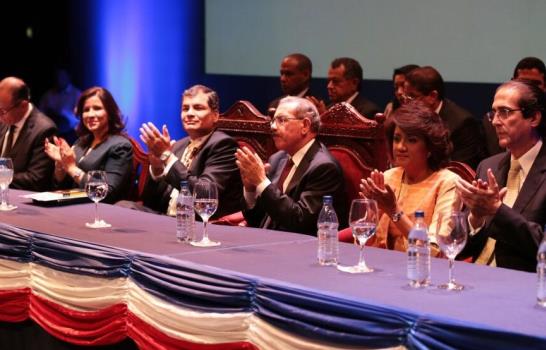 Danilo Medina y Rafael Correa dejan abierta Feria del Libro