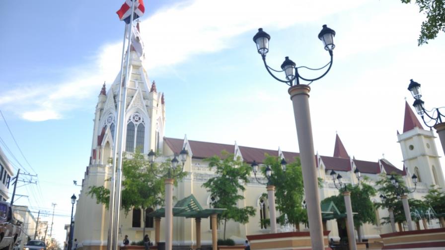 Desconocidos roban en la iglesia Nuestra Señora del Rosario de Moca Desconocidos roban en la iglesia Nuestra Señora del Rosario de Moca