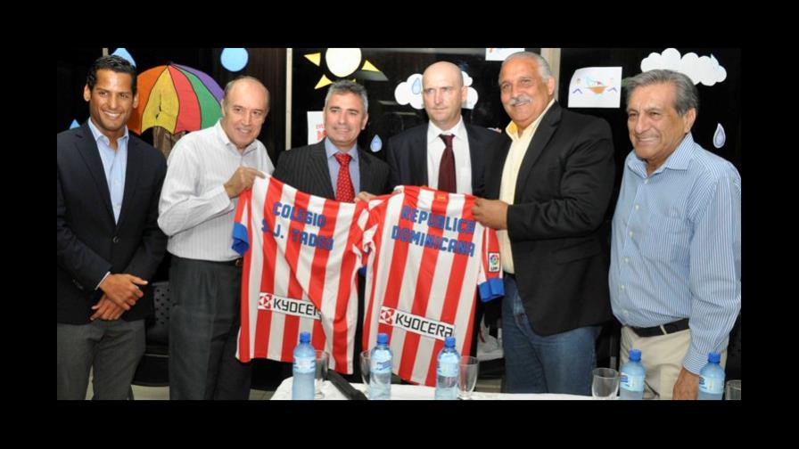Ministro Deportes pondera instalación escuela fútbol