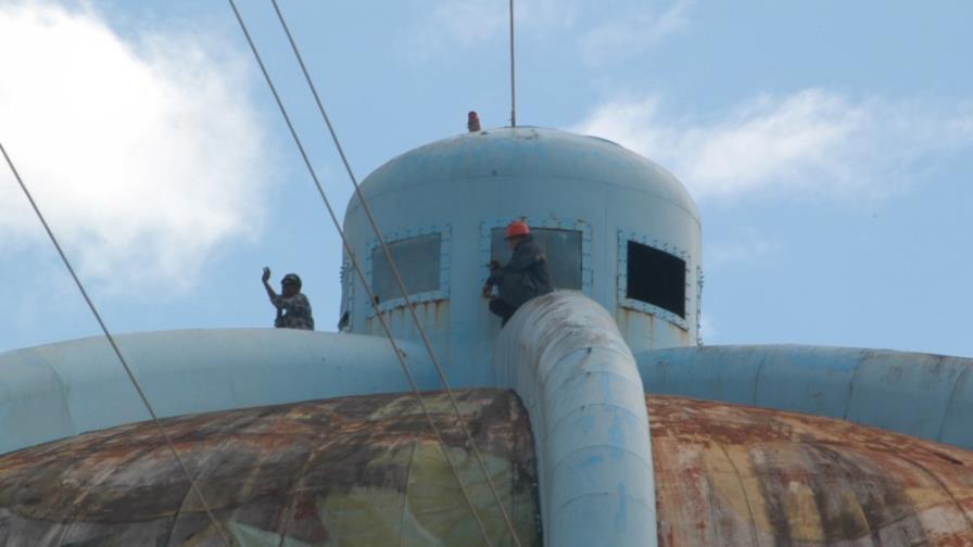 Amenazó con lanzarse del tanque de la Caasd