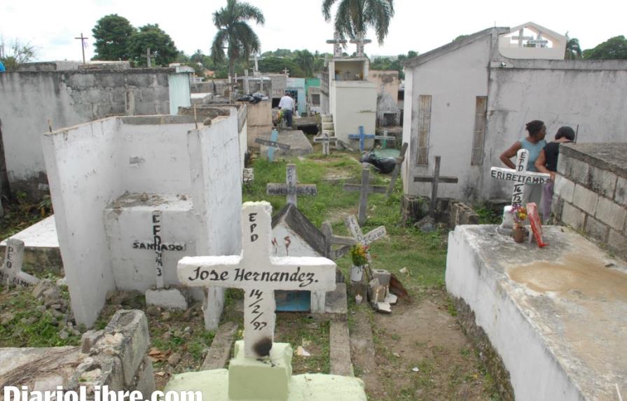 Fundación critica mal estado de los cementerios