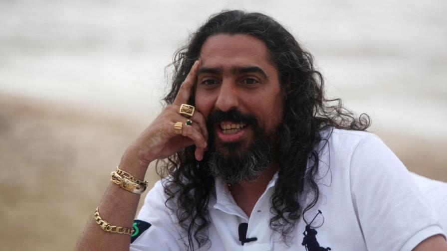 El Cigala ríe, llora, canta y posa en Playa Nueva Romana