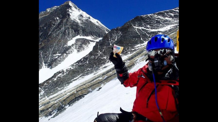 Un sherpa nepalí iguala el récord de ascensos al Everest, con 21 coronaciones