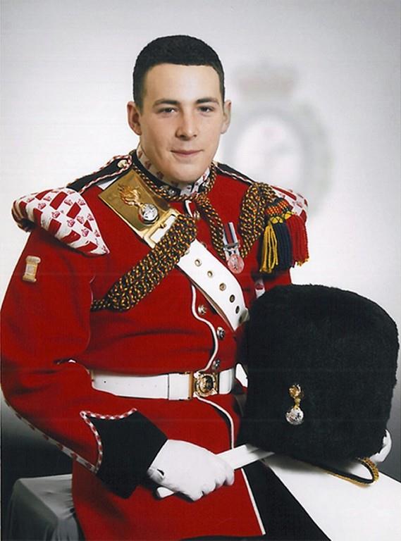 El militar asesinado en Londres tenía 25 años y un hijo pequeño
