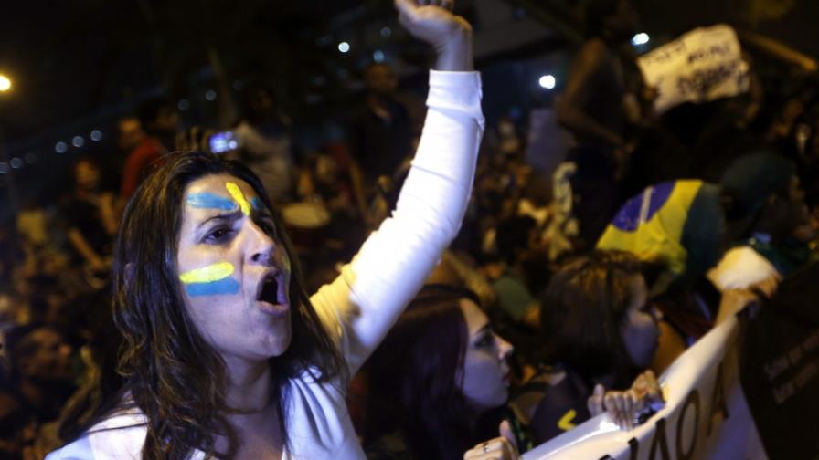 El pueblo está pasando la cuenta, dice Milton Nascimento sobre protestas
