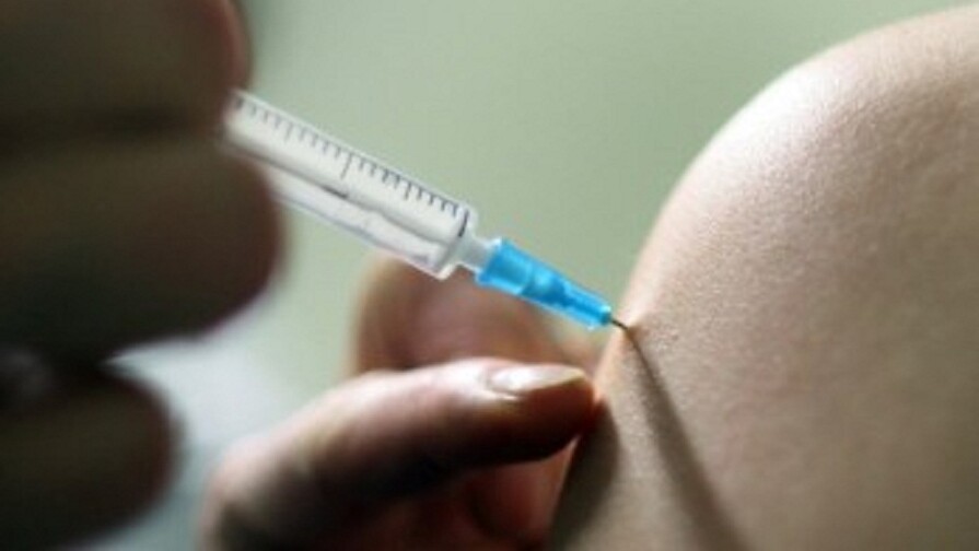 Muere un estudiante y dos reciben tratamiento tras nuevo brote de meningitis B en Reino Unido Muere un estudiante y dos reciben tratamiento tras nuevo brote de meningitis B en Reino Unido